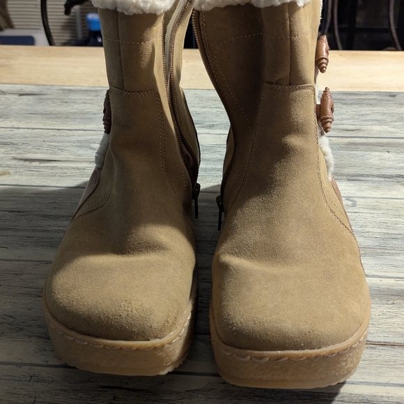 Tan Suede Boots with Shearling Lining - Picture 1 of 4